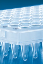 Microplaque PCR 96 puits incolore demi cadre profil standard, avec feuilles de scellement
